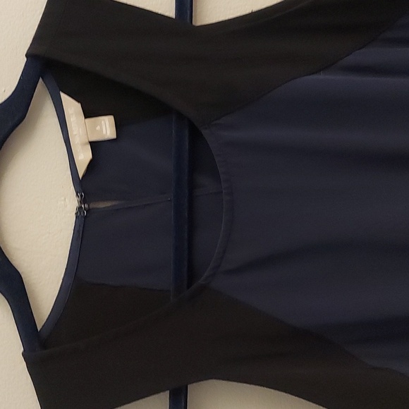 BANANA REPUBLIC FACTORY Navy and Black Sleeveless Jumper - Picture 3 of 14